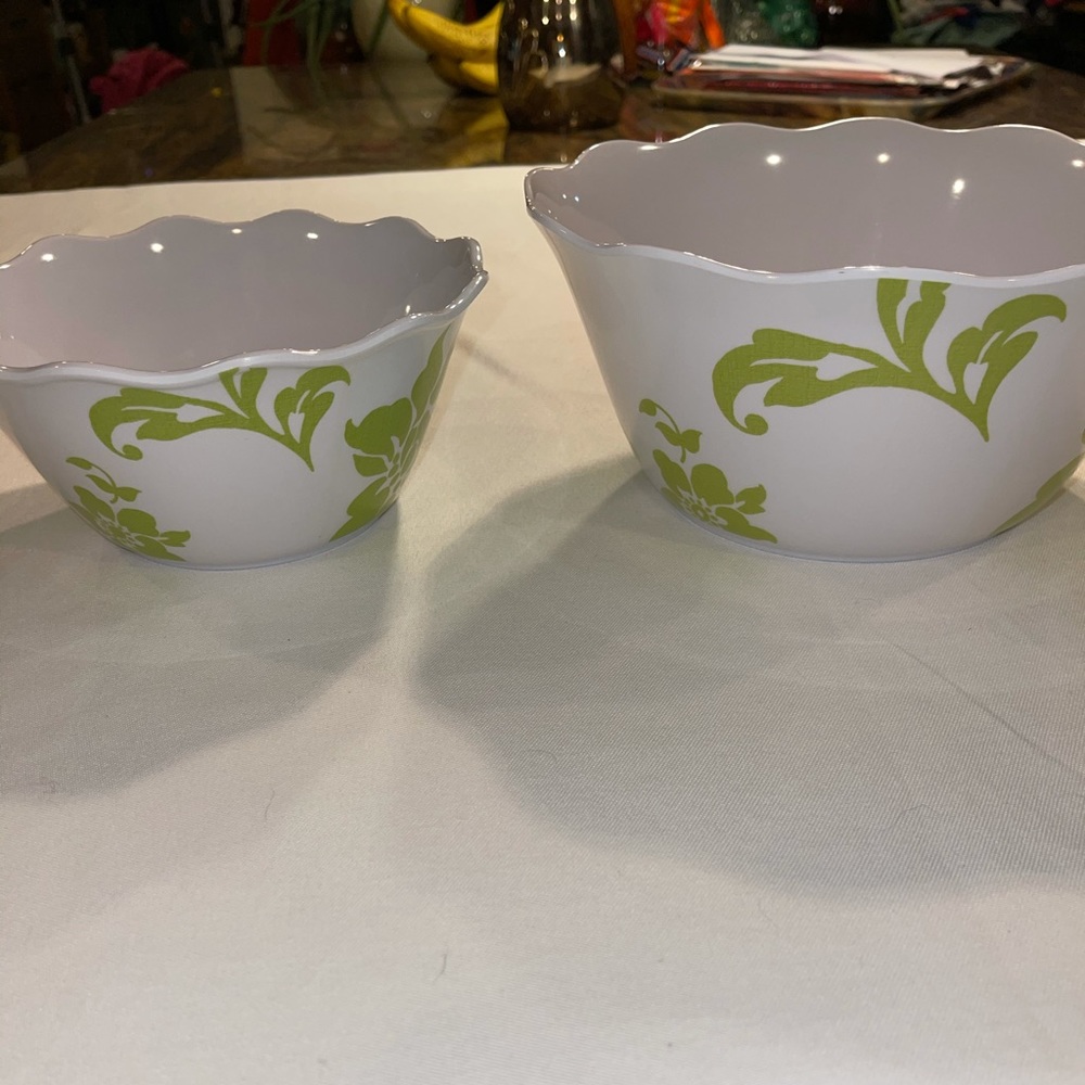 🌸Set 2 hard plastic molded bowls, Home and Garden